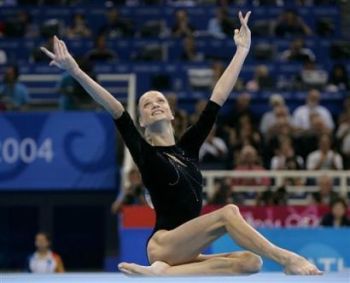 Светлана Хоркина Олимпийская чемпионка, всемирно известная гимнастка